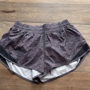 Lulu Hotty hot shorts 2.5”